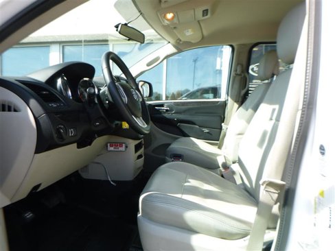 Used 2014 Dodge Grand Caravan SXT w/ Rear Park Assist Package image 7