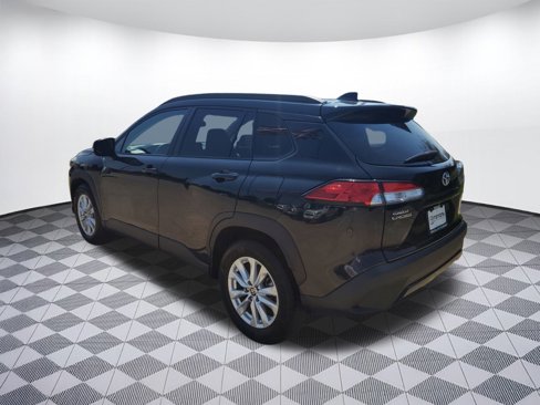 Used 2022 Toyota Corolla Cross LE image 3