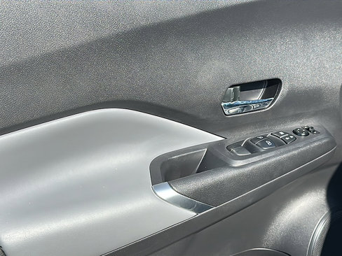 Used 2023 Nissan Kicks SR w/ SR Premium Package image 16