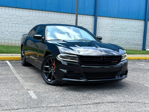 Used 2022 Dodge Charger SXT w/ Blacktop Package image 3
