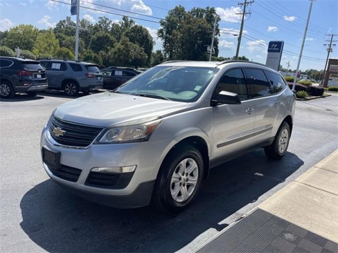 Used 2017 Chevrolet Traverse LS image 3