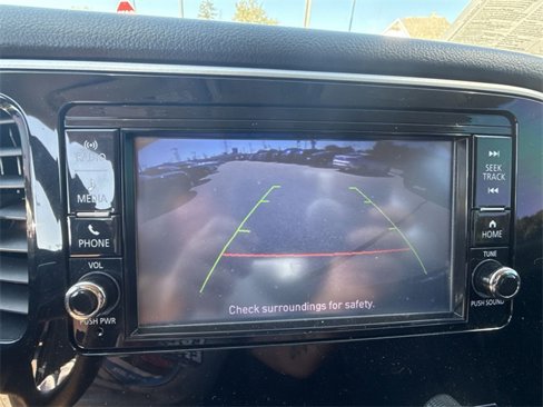 Used 2020 Mitsubishi Outlander ES image 14