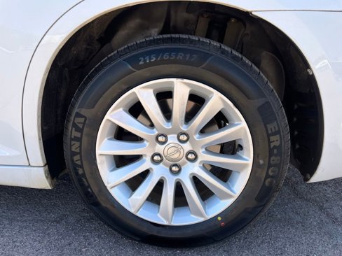 Used 2014 Chrysler 300 image 11