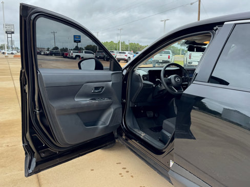 Used 2025 Nissan Kicks S image 9