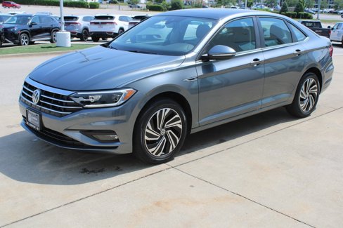 Certified 2020 Volkswagen Jetta SEL Premium image 3
