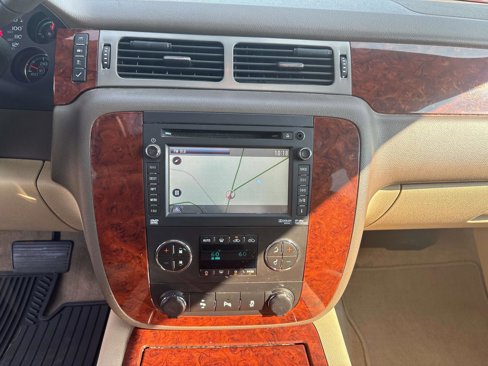 Used 2013 Chevrolet Avalanche LTZ image 11