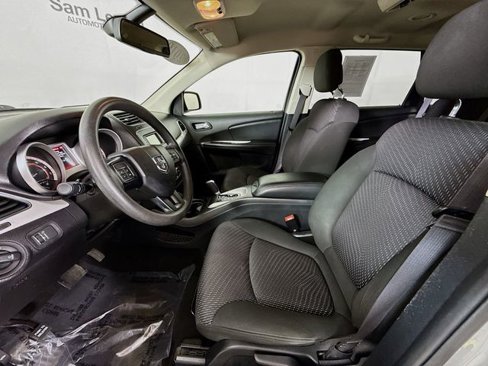Used 2019 Dodge Journey SE image 18