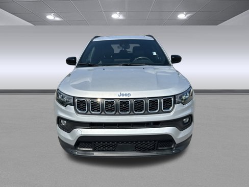 Used 2024 Jeep Compass Latitude image 8