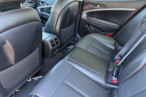Used 2019 Genesis G70 2.0T Advanced image 13