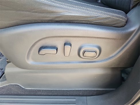 Used 2017 Nissan Titan SV image 20