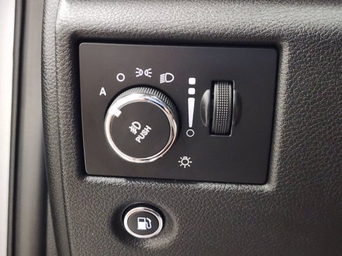 Used 2015 Jeep Grand Cherokee Limited w/ Luxury Group II image 18