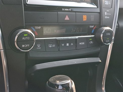 Used 2016 Toyota Camry XLE image 16