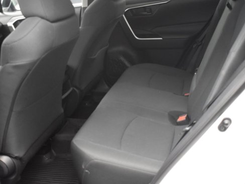 Used 2020 Toyota RAV4 LE image 16
