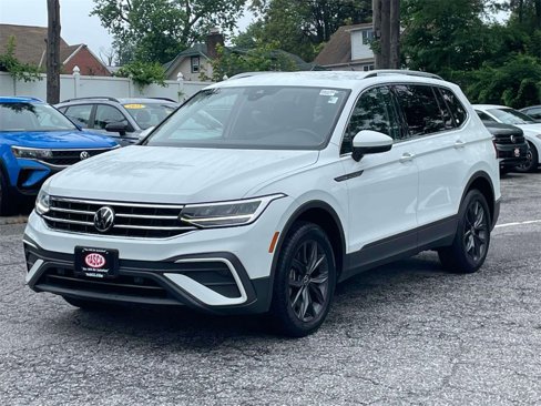 Certified 2022 Volkswagen Tiguan SE image 4