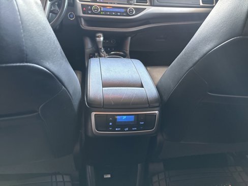 Used 2019 Toyota Highlander XLE image 28