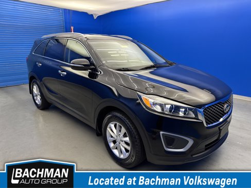 Used 2017 Kia Sorento LX w/ LX Convenience Package image 1