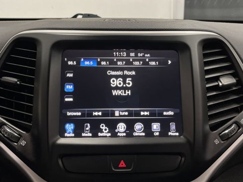 Used 2018 Jeep Cherokee Latitude Plus image 16