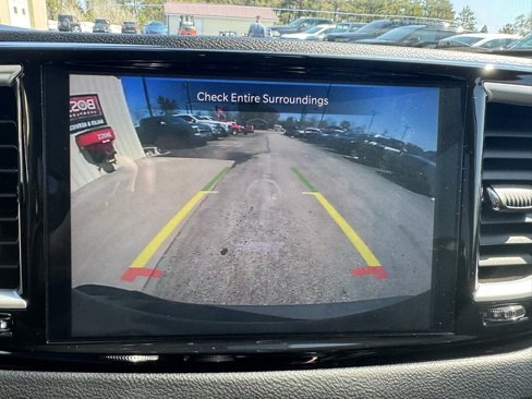 Used 2023 Chrysler Pacifica Touring-L image 19