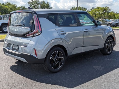 Used 2023 Kia Soul EX image 5