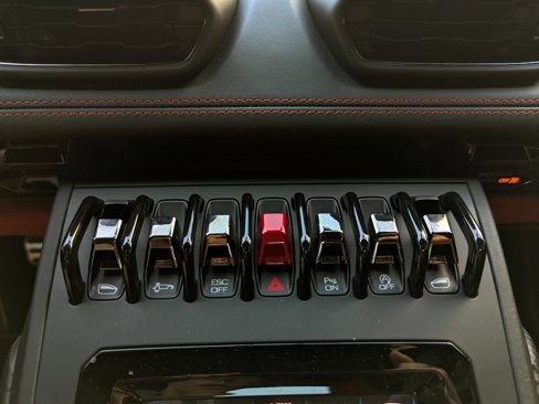 Used 2020 Lamborghini Huracan EVO image 20