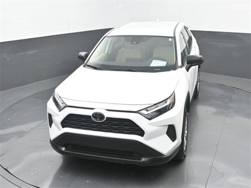 Used 2023 Toyota RAV4 LE image 28