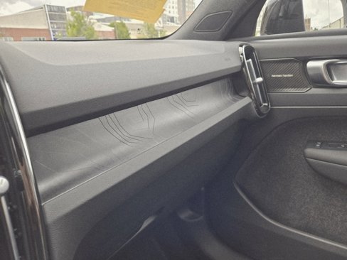 Certified 2023 Volvo XC40 Recharge Ultimate image 32