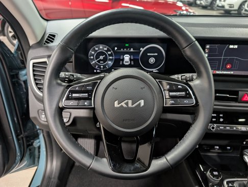 Used 2024 Kia Seltos EX image 17