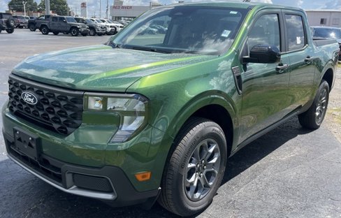 New 2025 Ford Maverick XLT image 4