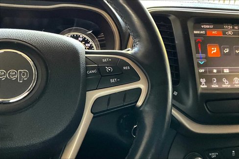 Used 2015 Jeep Cherokee Latitude image 24