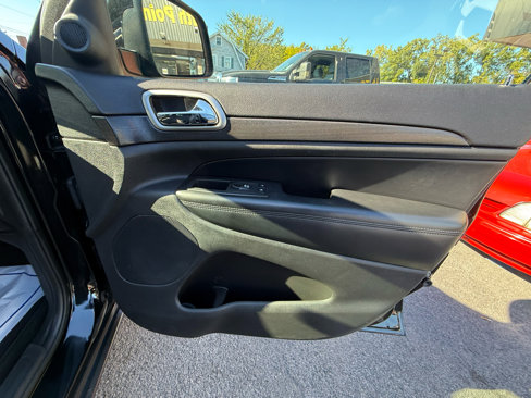 Used 2018 Jeep Grand Cherokee Laredo image 24