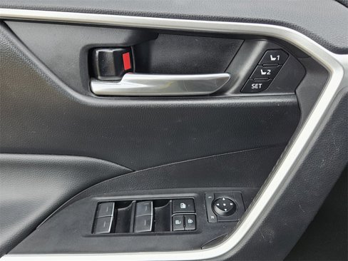 Used 2023 Toyota RAV4 XLE Premium image 31