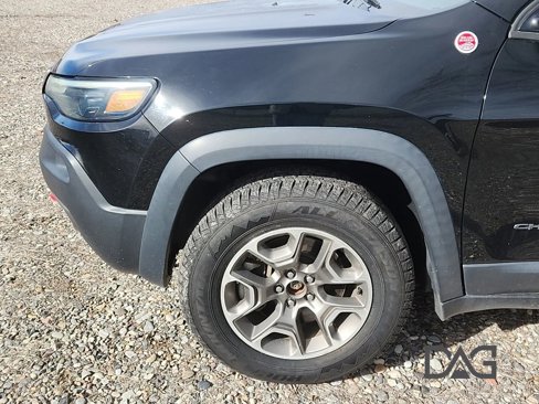 Used 2021 Jeep Cherokee Trailhawk image 10