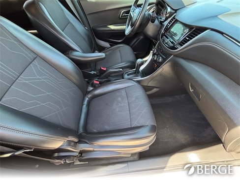Used 2018 Chevrolet Trax LT w/ LT Convenience Package image 11