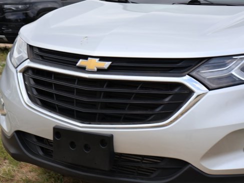 Used 2021 Chevrolet Equinox LS w/ LS Convenience Package image 2