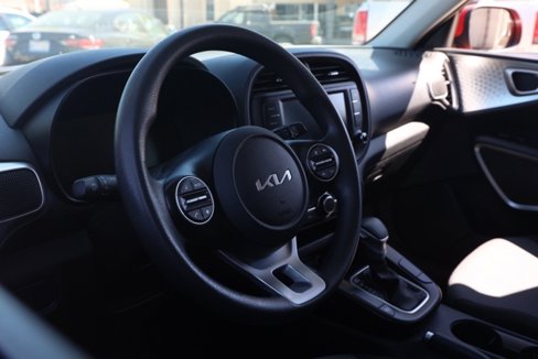 Used 2023 Kia Soul LX w/ LX Technology Package image 14