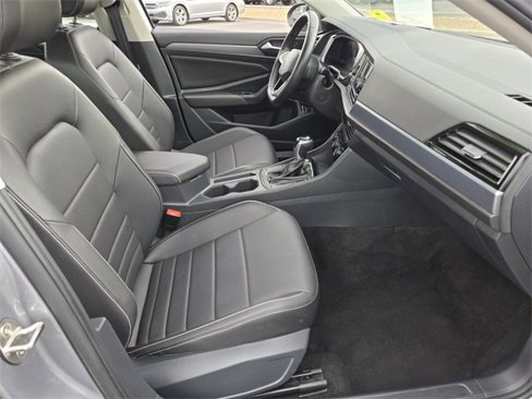 Used 2024 Volkswagen Jetta SE image 14