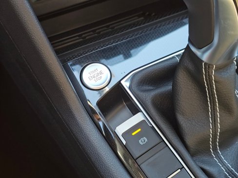 New 2025 Volkswagen Taos SE image 39