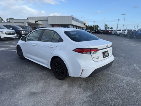 Used 2025 Toyota Corolla LE image 3