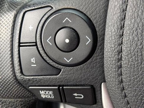 Used 2016 Toyota Corolla LE image 10