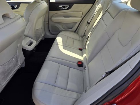Used 2022 Volvo S60 B5 Momentum image 12