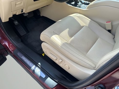 Used 2018 Toyota Highlander Limited image 29