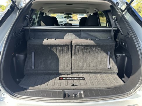 Used 2022 Mitsubishi Outlander ES image 17