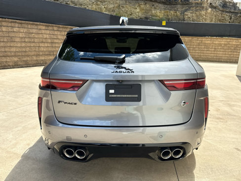 Certified 2022 Jaguar F-PACE SVR image 5