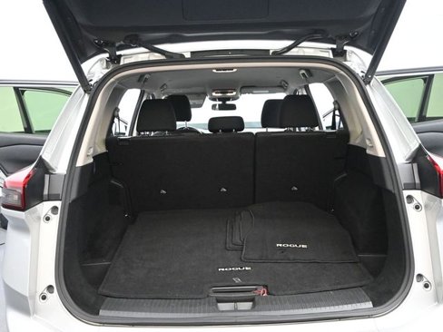 Used 2024 Nissan Rogue SV image 10