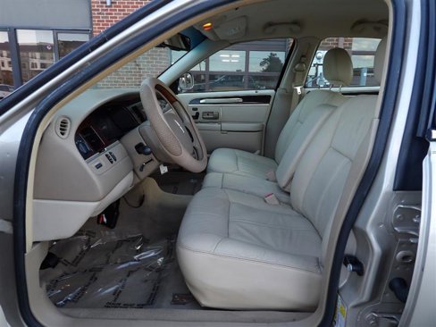 Used 2008 Lincoln Town Car Signature Limited image 9