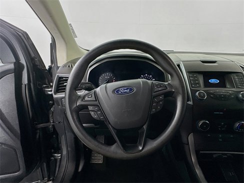 Used 2019 Ford Edge SE image 11