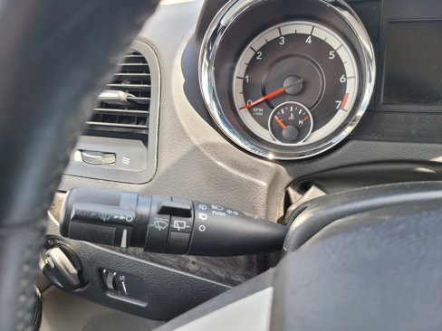 Used 2017 Dodge Grand Caravan SXT image 11