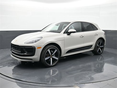 Certified 2022 Porsche Macan image 1