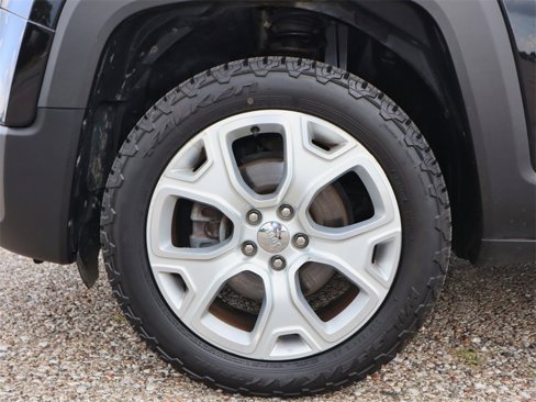 Used 2017 Jeep Renegade Limited image 9