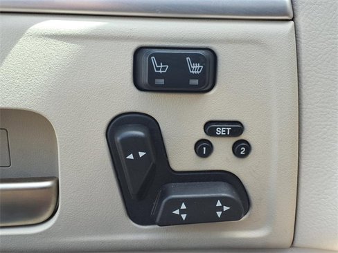 Used 2007 Lincoln Town Car Signature Limited image 7